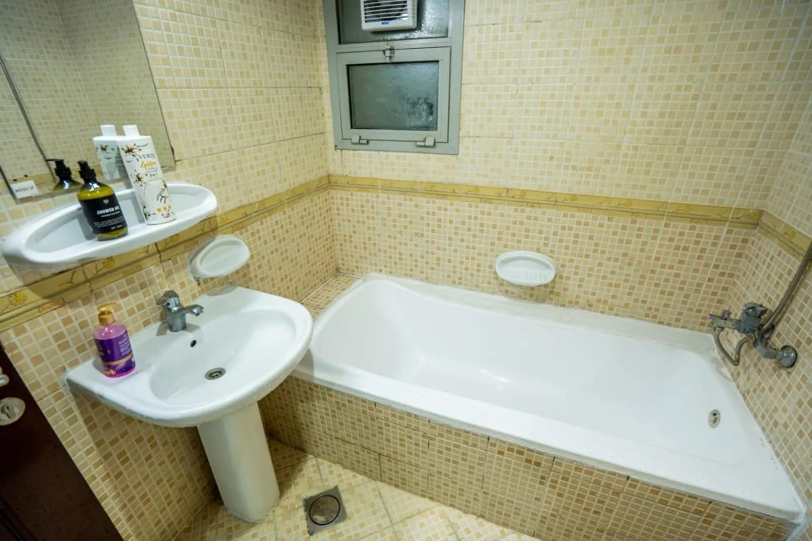 Standard Private Room Abu Dhabi Homestay